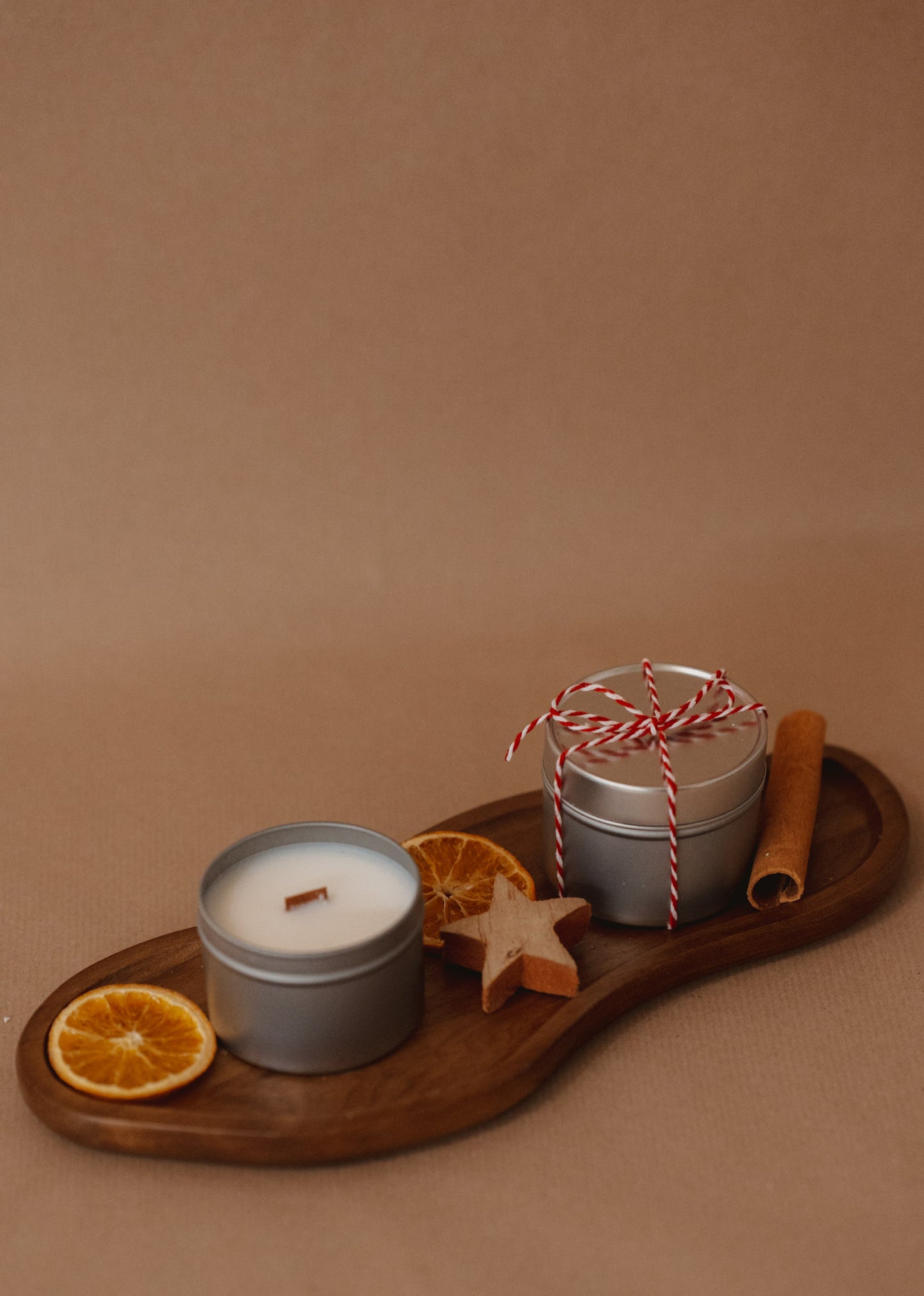 Naravne dišeče svečke z lesenim stenjem